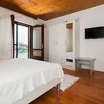 Azzurro Apartment *