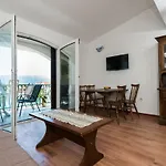 Azzurro Apartment